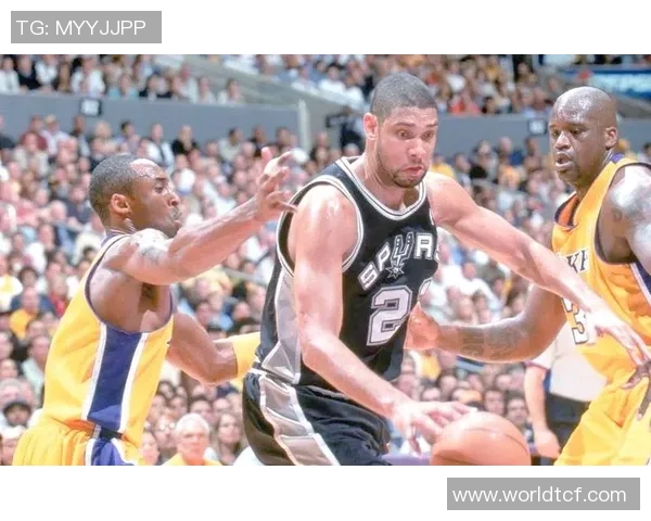 奥尼尔与邓肯巅峰对决精彩集锦解析篮球传奇的荣耀与对抗