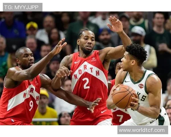 2001年NBA季后赛猛龙与雄鹿的激烈对决回顾与分析