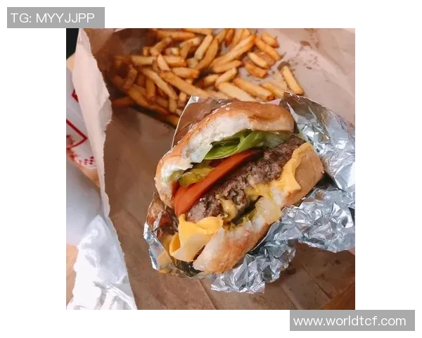 汉堡与踢球者的激烈对决展现足球魅力与美食文化的完美结合