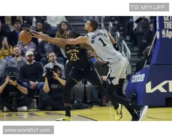 2015年NBA勇士与马刺激战回顾：巅峰对决的精彩瞬间与战术分析